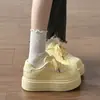Zapatillas blancas súper populares 2026 para mujer para combinar con faldas, zapatillas de estilo nuevo primavera 2026, mocasines, zapatos de suela gruesa que aumentan la altura