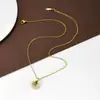 Colar Clavícula com Pingente de Zircônia em Aço Titânio para Mulheres, Estilo Francês, Moderno, Luxo Leve, Anel Redondo com Diamantes, Design Fashion, Sensação de Alta Qualidade