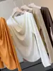 Camiseta base asimétrica de cuello caído y manga larga para mujer, nuevo estilo otoño 2026, elegante top interior plisado ajustado