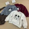 Sudadera de forro polar para invierno para niños y niñas, elegante pieza única de forro polar con lindo estampado de dibujos animados, top infantil de cuello redondo