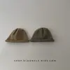 Gorros Infantiles Otoño e Invierno Coreanos Estilo Retro de Punto con Borde Enrollado Protección para las Orejas para Hombres y Mujeres Bebé Sencillos Cálidos y a Prueba de Frío Gorros de Punto
