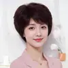 Touca de peruca estilo mãe, feita com cabelo humano real, leve e respirável, cobre cabelos grisalhos, proporciona um visual natural e impecável, e é amarrada à mão para cobertura total da cabeça.