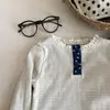 Suave y delicado~ ¡Color sólido y amigable con la piel! Camiseta base de manga larga para niña, estilo coreano, con cuello redondo y ribete de encaje, versátil para niños