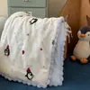 2026 Nova Classe A Grau Mãe e Bebê Manta de Soneca Três Camadas Espessada Acolchoada Manta de Veludo de Leite Manta com Cobertura de Pom-Pom Colcha