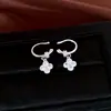 Colgante de Circonita de Trébol de Cuatro Hojas de la Suerte Clip para Oreja Lujo Ligero Sensación de Alta Gama Sin Agujero en la Oreja Clip para Cartílago de la Oreja Pendiente Exquisito de Temperamento Mujer