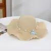 Novo chapéu de palha de aba larga com decoração de renda e estrela-do-mar de pérolas, chapéu de sol de verão para viagem à praia para mulheres, disponível para atacado