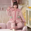 Pijama para niños, estilo nuevo holgado para otoño e invierno, franela y forro polar de coral, cálido, ropa de estar para niñas, de manga larga para invierno