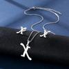 Conjunto de collar y pendientes con 26 letras en inglés, cadena de clavícula de acero inoxidable brillante que conserva el color, de estilo europeo y americano.