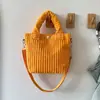Nova Bolsa Transversal de Veludo Cotele, Bolsa de Mão Simples e Fofa Estilo Coreano, Bolsa Balde Leve Tendência em Cores Doces para Levar na Mão