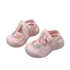 Sandalias de Moda para Niñas 2025 Verano Nuevo Estilo Princesa Punta Cerrada Zapatos de Playa para Niños Suela Blanda Zapatos Deportivos Casuales