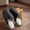 Pantuflas de Algodón Impermeables de PU para Mujer Temporada Otoño Invierno 2026 Nuevo Estilo para Interiores del Hogar con Felpa Cálida Antideslizantes para el Suelo para Mujer