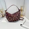 Bolso de Hombro Tachonado Estilo Punk Nuevo 2026 para Mujer, Bolso Cruzado tipo Dumpling para el Trabajo, Bolso de Mujer Moderno y Único, Disponible en 5 Colores