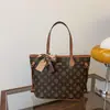 Bolsa Tote Versátil Estilosa de Moda de Alto Padrão Transfronteiriça para Mulheres 2026 Novo Modelo Grande Capacidade para o Dia a Dia Bolsa de Ombro de Luxo Leve