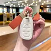 Llavero de Moda para Mujer con Colgante de Fruta, Material de Aleación de Zinc de Alta Gama, Anillo para Llaves con Hebilla de Herradura
