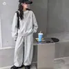 Roupas de Outono para Meninas 2026 Novo Estilo Crianças Médias e Grandes Moletom Falso de Duas Peças Calça de Pernas Largas Conjunto de Duas Peças Conjunto Estilo Coreano Infantil Outono Inverno
