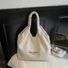 Bolsa de axila de gran capacidad para otoño e invierno, bandolera con letra bordada para mujer, bolso de terciopelo, bolso tote de hombro versátil para el trabajo, de nicho