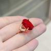 Transmisión en vivo de TikTok: anillo de diamantes rojos de alta calidad, de lujo y con un color claro, imitación de huevo de paloma natural, color fuego, brillante, con forma de huevo.