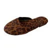 Sandalias de moda nuevas y sencillas 2026, medias pantuflas cerradas de cuero sintético para mujer, de verano, suela blanda, versátiles, antideslizantes, sin cordones