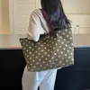 Bolsa de verão de grande capacidade para mulheres, com textura semelhante a camurça e estampa de bolinhas, adequada para a escola, versátil para estudantes e uma bolsa tote prática para o dia a dia.