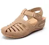 Nuevas sandalias de cuña para mujer de verano, de talla grande, estilo europeo y americano, casual, para uso diario, con punta cerrada, tacón medio y velcro