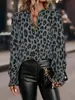 Camisa feminina estilo casual europeu e americano com estampa de leopardo, decote V, botões decorativos, corte solto, modelagem que afina, manga longa, fornecimento de camisa