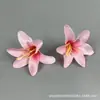 Simulación de flor de lirio pequeña lirio del valle pequeño cabeza de orquídea pequeña 7cm tocado de minoría étnica caja de regalo hecha a mano decoración