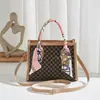 Bolsa Tote Estampada 2026 Novo Estilo Venda Direta da Fábrica Bolsa Feminina Monograma Bolinhas Simples Bolsa de Ombro Bolsa Transversal Versátil