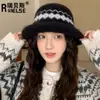 Sombrero de Cubo Cálido a Prueba de Frío de Otoño e Invierno Estilo Étnico Dulce Versátil Sombrero Lei Feng a Prueba de Frío con Bordes Enrollados, Protección para los Oídos y Sombrero de Pescador Engrosado