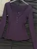 Camiseta de manga larga acanalada con cuello en U y media botonadura para mujer, corte ajustado, efecto adelgazante, cuello Henley, color liso, capa interior para otoño e invierno, camiseta básica, top