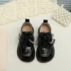 Sapatos Femininos 2026 Novo Modelo Laço Velcro Crianças Pequenos Couro Outono Sapatos de Princesa Solado Macio Bico Redondo Sapatilhas