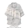 2026 Novo Estilo de Verão Camisa Masculina Tie-Dye Fina Fresca de Manga Curta com Design de Fenda Fashion e Camisa Solta de Tamanho Grande