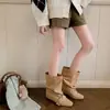 Hebilla de cinturón de comercio exterior transfronterizo, bota corta de cuero suave, puntera cuadrada para otoño e invierno, aumento interno de altura, bota corta de moda plisada negra y marrón