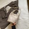 Bolso popular de este año para mujer 2024 nuevo diseño de bolso bandolera nicho de verano bolso de cubo de diamantes portátil