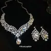 Set de Pendientes y Collar de Borla de Diamante Super Brillante Estilo Palacio Perlas Lujo Accesible Gama Alta Cadena para Clavícula Diseño Joyería