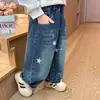 Jeans de cinco puntas prelavados estilo coreano para niñas, nuevos pantalones largos de moda elegantes para otoño y primavera 2026 para niñas pequeñas
