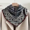 Pañuelo de Seda Flor de Anacardo Roja 70% Seda Artificial Cuadrado Pequeño para Mujer, Pañuelo para la Cabeza Estilo Étnico, Protección para el Cuello, Pañuelo para la Cabeza de Algodón y Lino para Primavera y Otoño