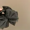 Grampo de Cabelo de Organza com Laço de Bolinhas de Alto Padrão com um Toque Estiloso para Meninas, Presilha Tubarão para a Parte de Trás da Cabeça, Acessório de Cabelo de Boutique