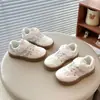 Tênis Esportivo Infantil Novo para Meninas Primavera 2026, Design Floral da Moda, Tênis Casuais para Crianças Maiores, Tênis de Treino Alemão Estiloso