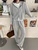 Traje Deportivo Casual para Mujer Zhu Feiyan para Primavera, Otoño e Invierno, Sudadera con Capucha Holgada Relajada y Sofisticada, Conjunto de Dos Piezas Gris