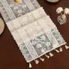 Camino de Mesa de Encaje, Disponible en Stock, Encaje Floral de Poliéster con Borde Festoneado, Múltiples Diseños Disponibles para Comedor, Boda, Fiesta y Decoración del Hogar, Suministro Directo de Fábrica