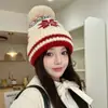 Gorro de Tricô Estilo Fair Isle Outono e Inverno À Prova de Frio Quente Gorro Retro Versátil Proteção para as Orelhas Gorro Pulôver Gorro de Lã Gorro de Floco de Neve