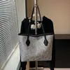 Bolsos de Alta Gama para Mujer 2026 Primavera Nuevo Estilo Moda Retro Europea y Americana Elegantes Versátiles Simples Diseño de Nicho Bolsos