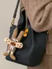Bolso Cubo Retro para Mujer 2025 Invierno Nuevo Bolso Tote Coreano Simple Gran Capacidad Hombro Único Cruzado Bolso de Moda