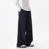 Calça de moletom cinza escuro estilo americano com barra curva para homens, calça longa versátil e moderna para o outono, calça casual reta e solta.