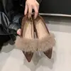 Zapatos de tacón bajo de punta aguda con pelo estilo coreano para la noche, que aumentan la altura, para otoño e invierno, zapatos retro de tacón medio, slip-on, de terciopelo, para mujer