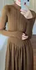 Vestido de punto estilo coreano con cuello alto medio para mujer, nueva colección otoño/invierno 2026, patchwork de color liso, moderno y favorecedor.