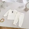 Conjunto de ropa casera para bebé otoño e invierno lazo terciopelo fino camiseta de bebé ropa de otoño para niña pantalones de otoño conjunto de dos piezas