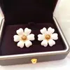 Nuevos pendientes de broche de plata 925 esmaltados con esmalte de gota de flor estilo retro Hong Kong francés elegante para mujer