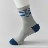 Calcetines Zhuji para Hombre de Algodón Peinado Deportivos para Correr Absorbentes del Sudor y Resistentes al Olor Calcetines Largos de Primavera y Otoño con Letras de Media Pantorrilla Calcetines de Baloncesto