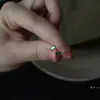 Brincos retangulares mini quadrados de diamante verde com banho de ouro 14k em prata de lei S925, brincos mini de diamante verde retrô para mulheres